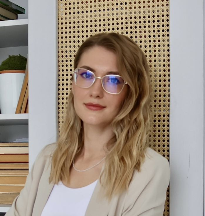 Liza, Expertise in family, couples therapy, and neurodiverse needs.